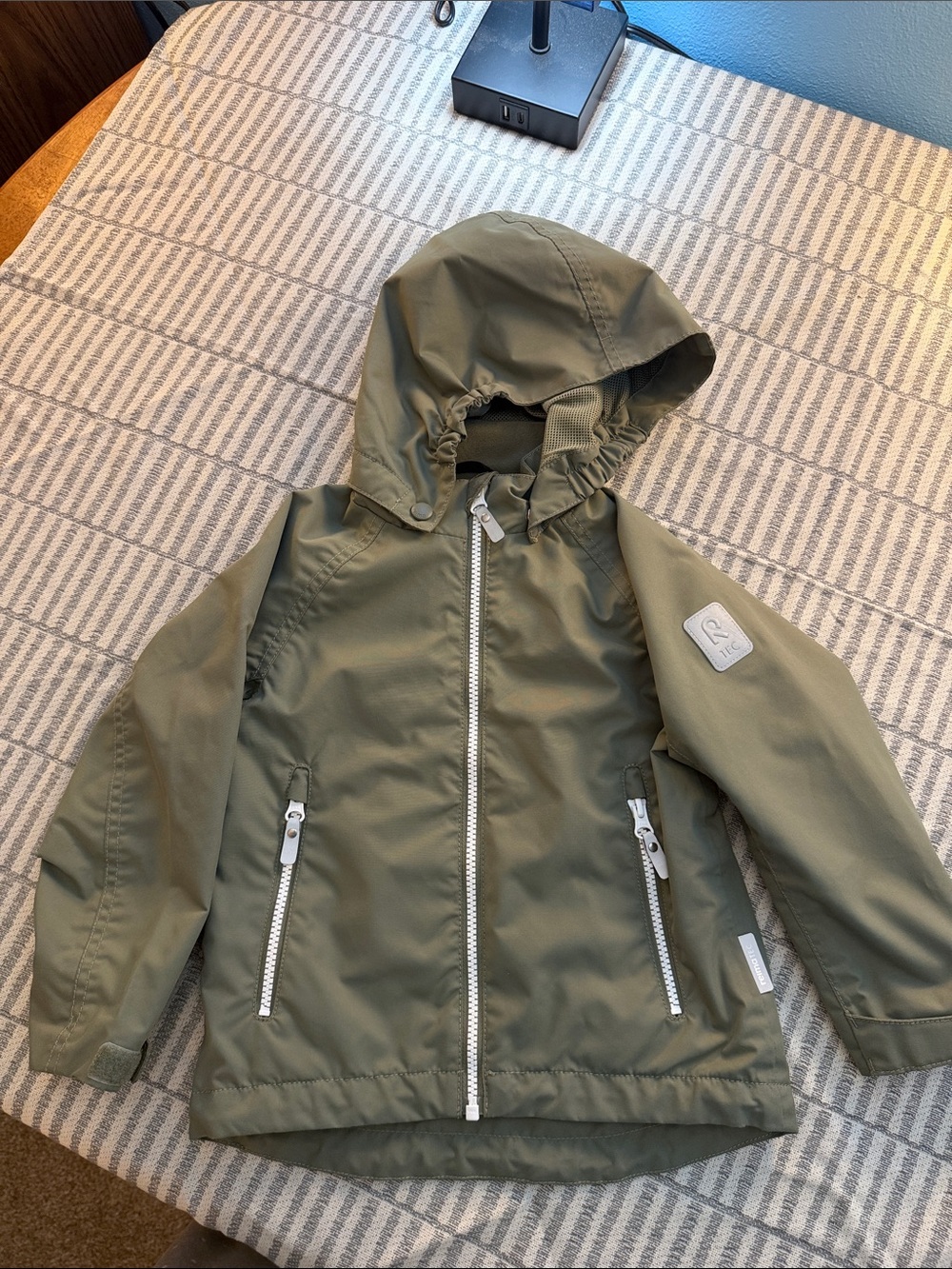 Kids Reina Tec Olive Green Hooded Rain Jacket with Zip Pockets Size 98c/3T New